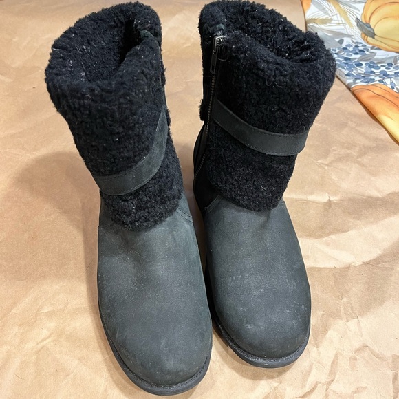 UGG BOOTS - Picture 6 of 8
